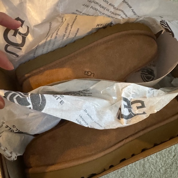 Size 8W - UGG Tasman Chestnut ON HAND - Picture 6 of 6